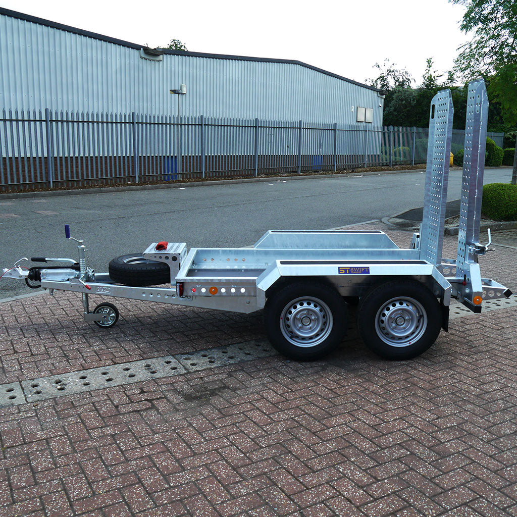 Side photo of a Rhinoceros micro digger trailer with ramps contracted